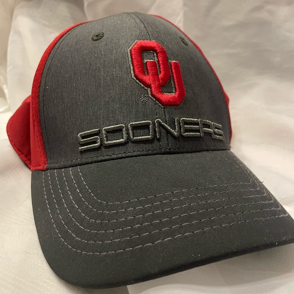 Never worn Top of the World University of Oklahoma hat
